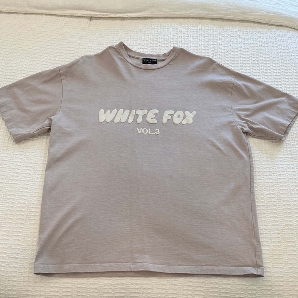 White fox Offstage oversized tee! Size S/M! Grey, moon color!